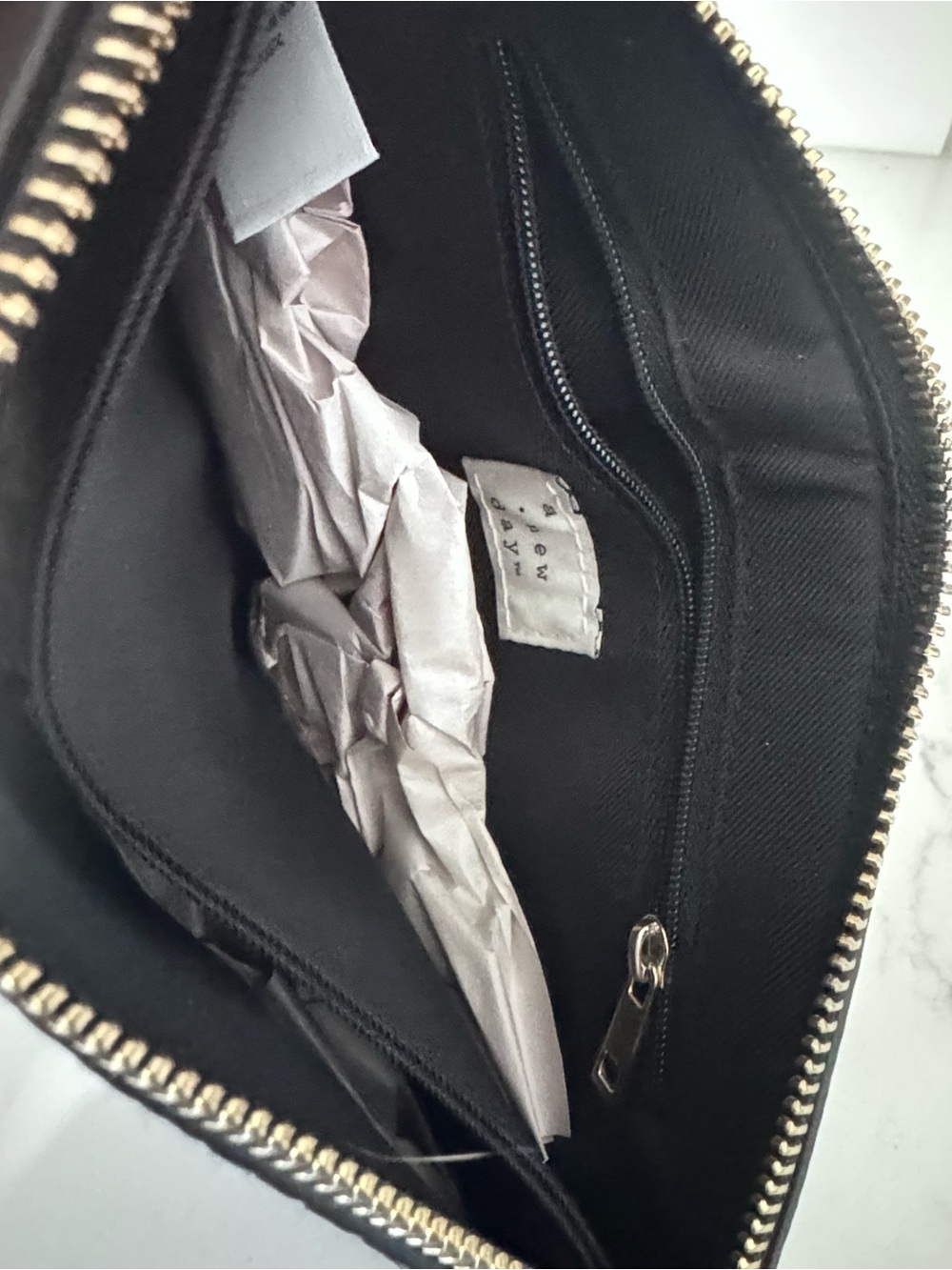 NWT Black Faux Croc-Embossed Oval Wristlet Clutch - Picture 4 of 8